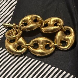 Elegant Gold Chain Bracelet